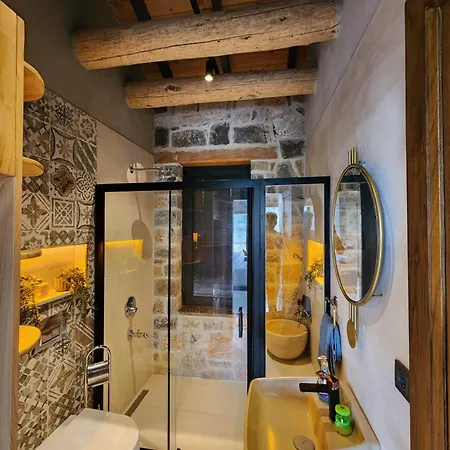 Skylight Goecek Villa *